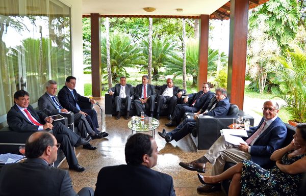 Reunião de Governadores para discutir saídas para enfrentar a crise econômica e levantar os principais problemas enfrentados pelos estados (Wilson Dias/Agência Brasil)