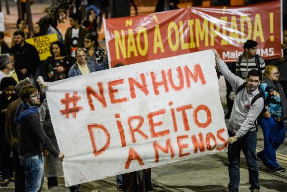 Servidores públicos federais protestam, no centro do Rio, contra a reforma da Previdência, o congelamento de salários e desligamentos  de trabalho        Fernando Frazão/Agência Brasil