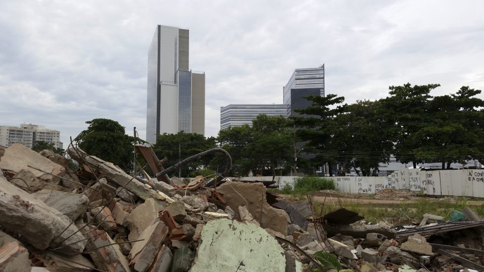 Rio de Janeiro - Escombros e o Parque Olímpico (Akemi Nitahara/Agência Brasil)