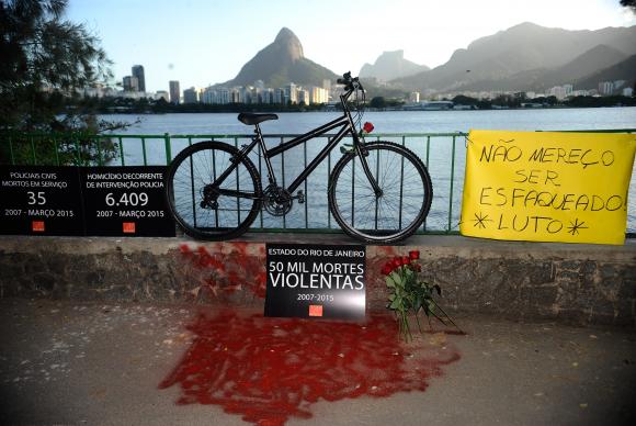 Protesto da organização Rio de Paz foi organizado para chamar a atenção das autoridades para os índices de mortes violentas no Rio (Fernando Frazão/Agência Brasil)