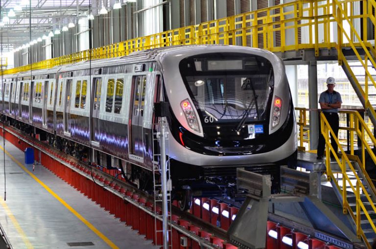 Estado apresenta primeiro trem da Linha 4 do Metrô