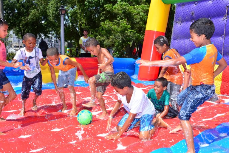 Futebol de sabão será um dos brinquedos disponíveis