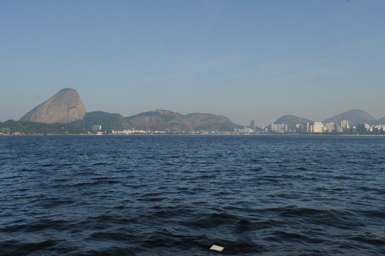 Márcio Fortes participa de viagem que percorre os principais pontos turísticos entre o Rio e Niterói, vistos da embarcação