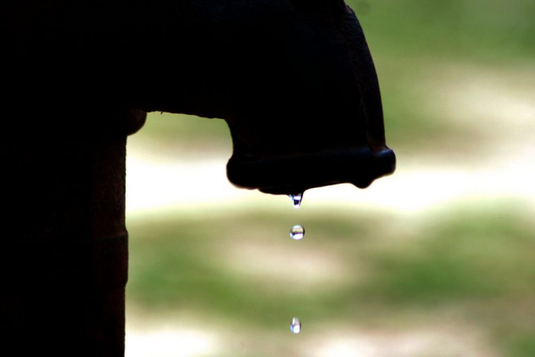 Abastecimento de água interrompido por 24h nesta quarta