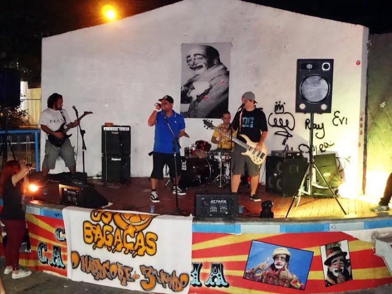 Músicos promovem limpeza da Lona Cultural na Praça Zé Garoto