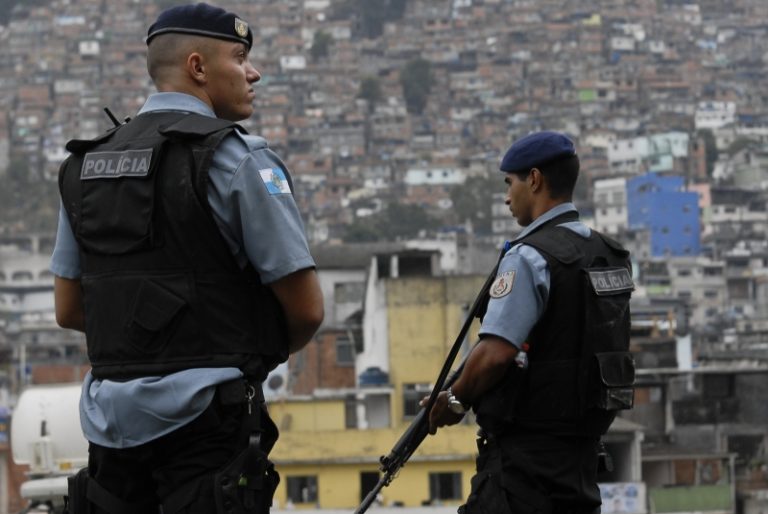 Mais de 15 mil policiais reforçam a segurança para o Réveillon