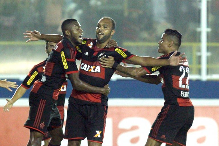 Flamengo e Macaé empatam em jogo marcado por confusões