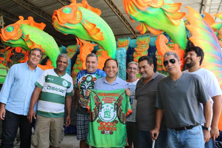 Prefeito Rodrigo Neves visita o barracão da Acadêmicos do Cubango