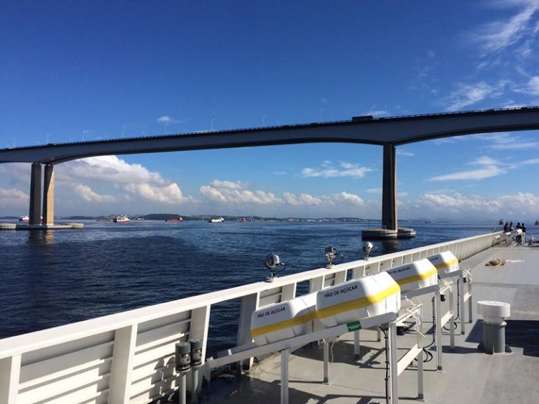 Novo ​catamarã “Pão de Açúcar” fa​z​ ​prova de mar na linha Rio-Niterói