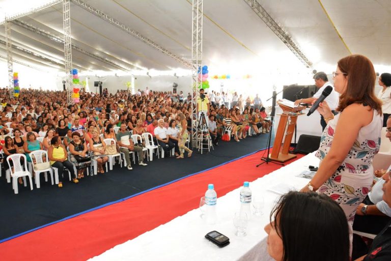 Itaboraí recebe 3 mil profissionais da Educação na abertura oficial do ano letivo