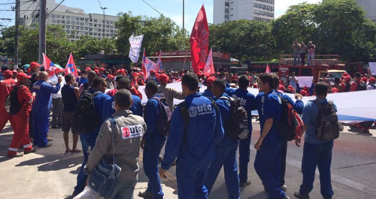 Metalúrgicos fazem protesto e tumultua manhã nas Barcas