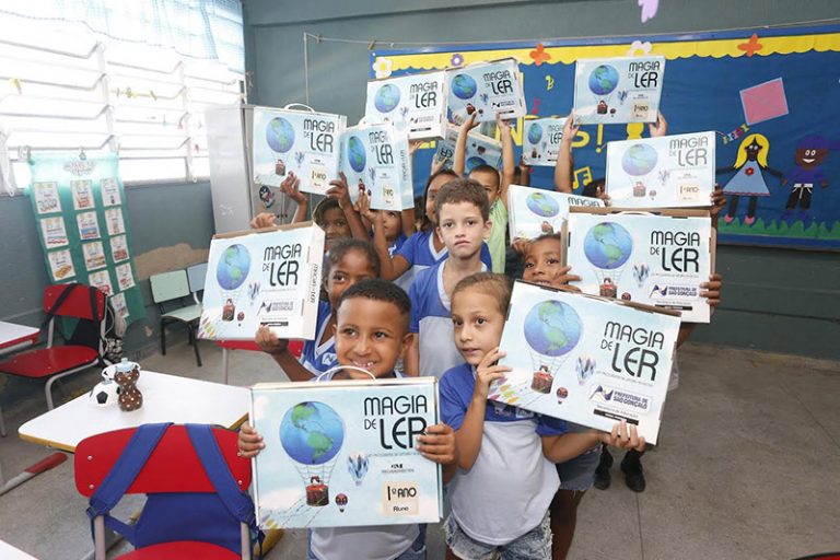 Mais de 250 mil livros são distribuídos na rede municipal de São Gonçalo