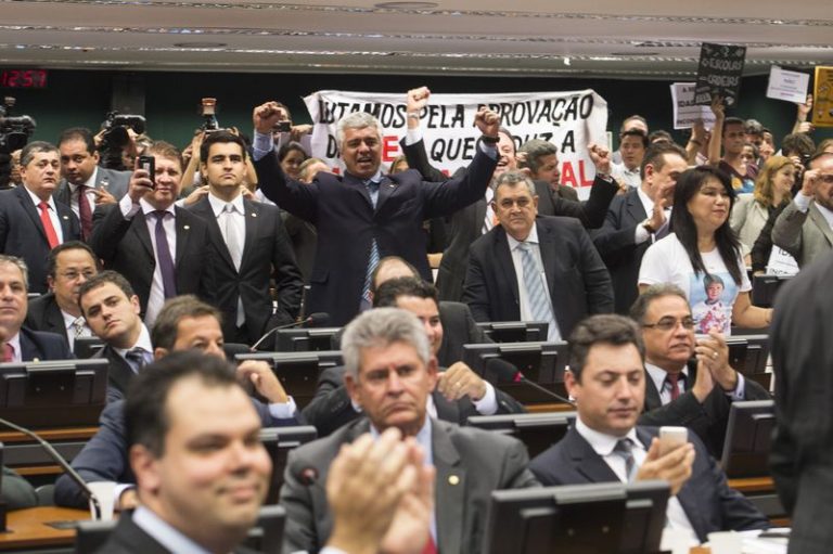 Câmara: redução da maioridade penal é aprovada na CCJ