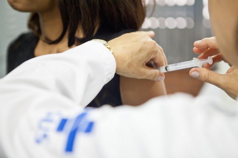 Vacina contra HPV já está disponível para meninas de 9 a 11 anos