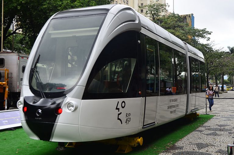 Modelo do Veículo Leve Sobre Trilhos está aberto para visitação no Rio