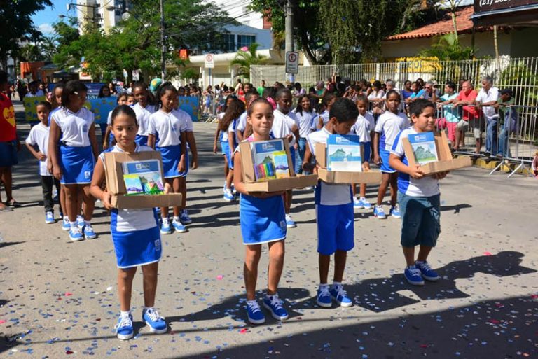 Desfile cívico escolar celebra os 182 anos de Itaboraí