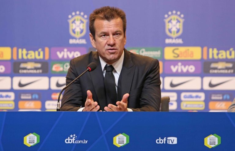 Dunga convoca 23 jogadores para disputar a Copa América no Chile
