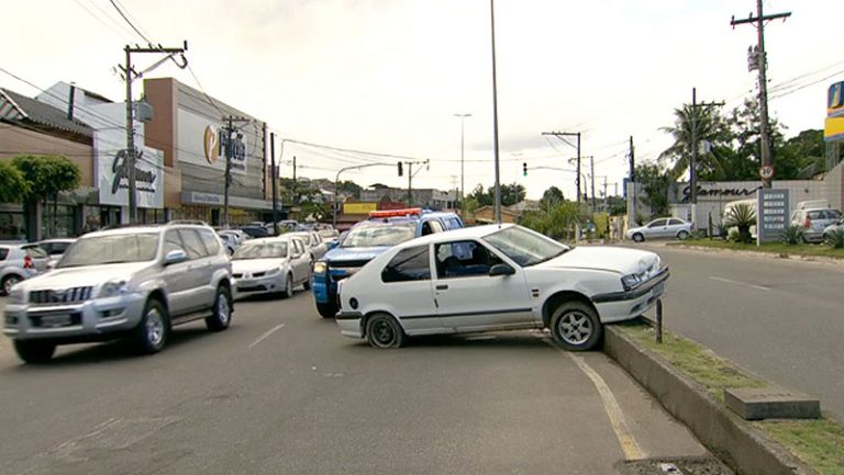Tiroteio entre PMs e bandidos acaba com um menor baleado na cabeça em Pendotiba