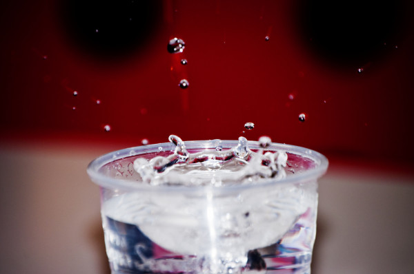 Restaurantes que não fornecerem água filtrada de graça para clientes serão multados