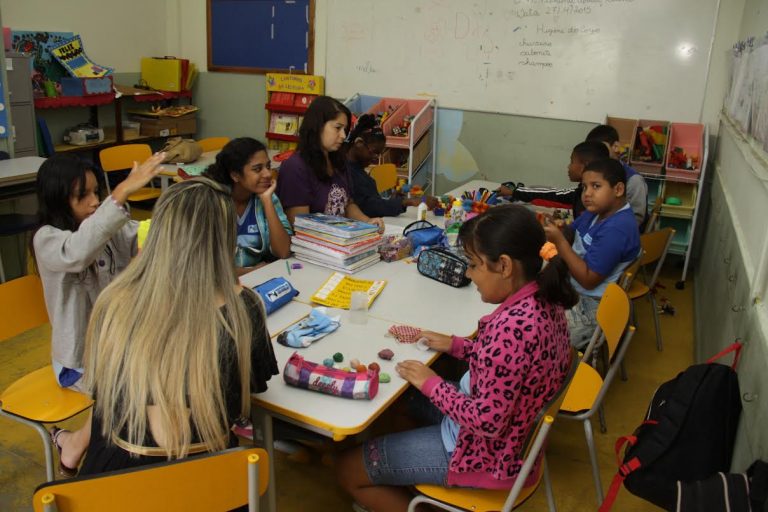 São Gonçalo oferece Educação Bilingue para jovens surdos