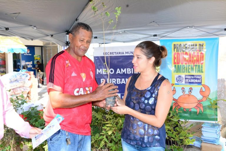 Itaboraí distribui 300 mudas para a população