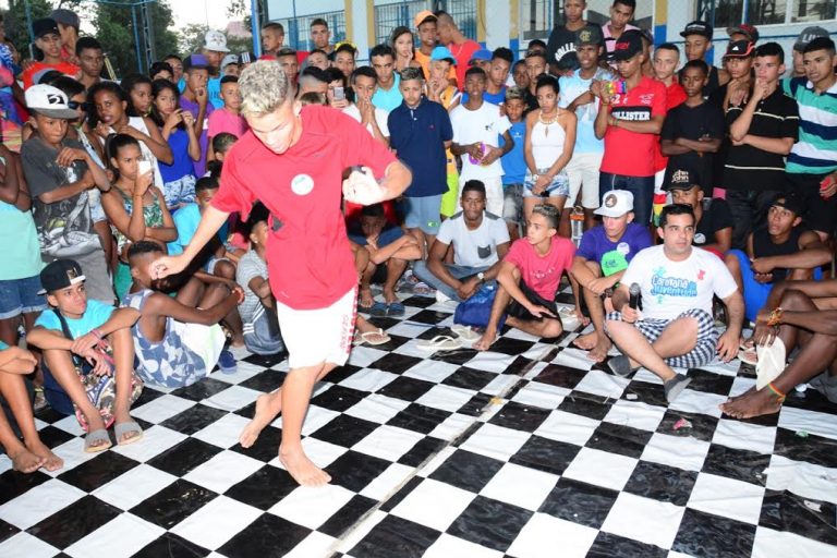 Batalha do passinho reúne centenas de pessoas em Itaboraí