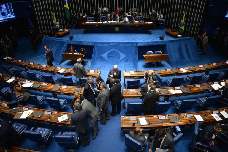 Senado aprova MP que estende correção do salário mínimo aos aposentados