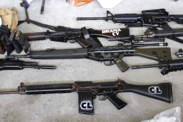 apreensao de armas e drogas 006