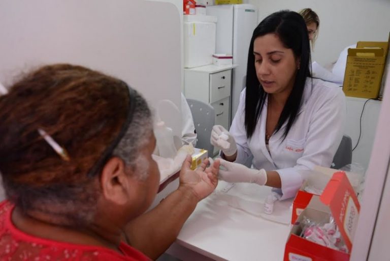 Caminhão itinerante realiza teste de HIV em São Gonçalo até a próxima segunda