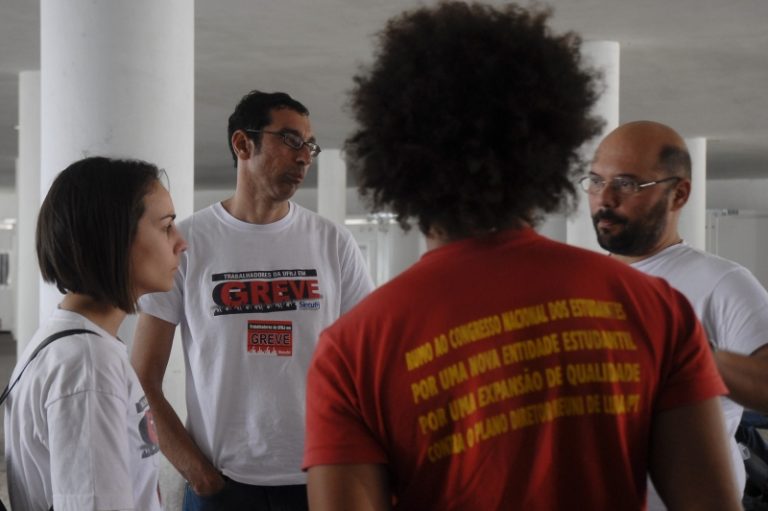 Greve: universidades federais do Rio discutem calendário do segundo semestre