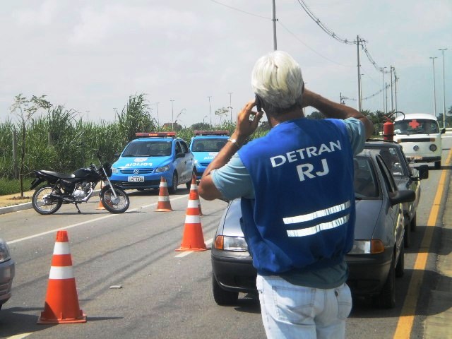 Deputados aprovam porte de arma para agentes do Detran