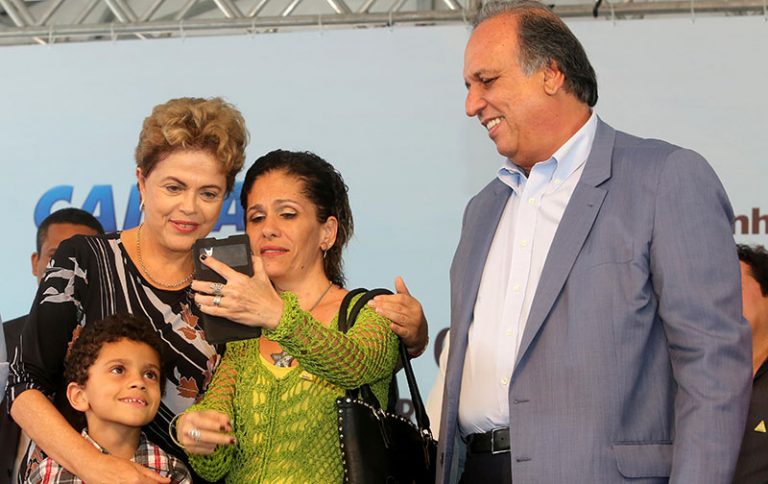 Dilma e Pezão entregam Minha Casa Minha Vida em Maricá