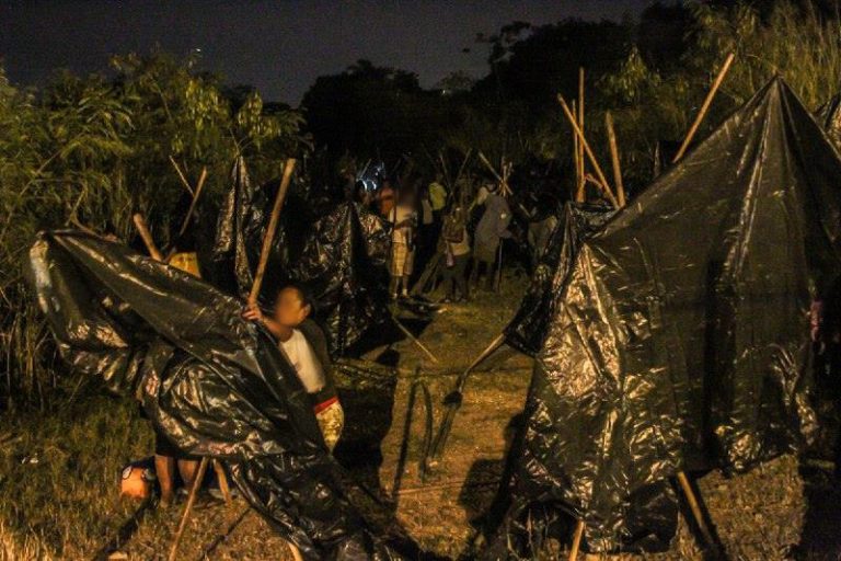 MTST ocupa terreno no Largo da Batalha, em NIterói