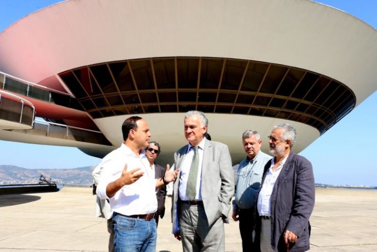 Ministro da Cultura visita Niterói e anuncia novas parcerias com a prefeitura