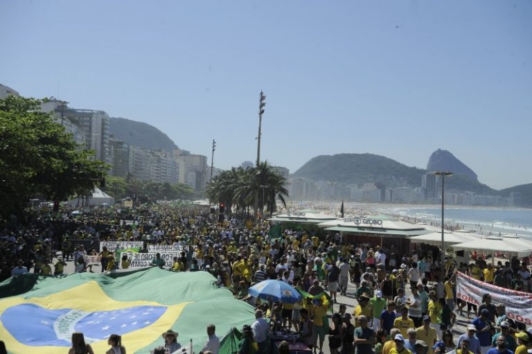 Manifestações pelo país ocorreram sem incidentes
