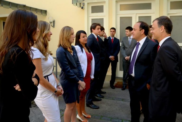 procuradores
