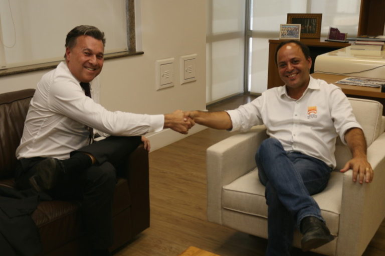 PREFEITO EM REUNIÂO008