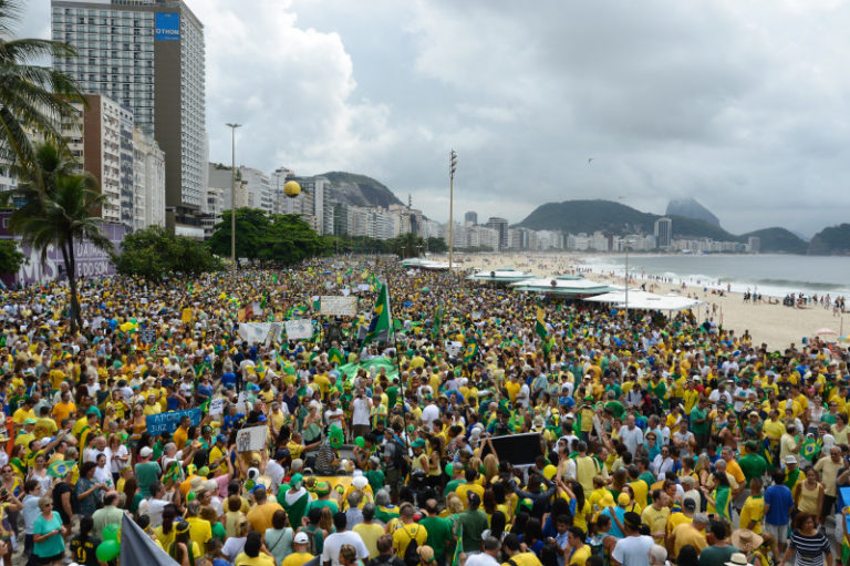 Manifestação em Copacabana, no Rio