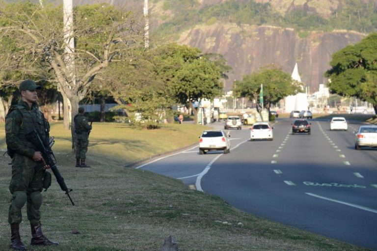 Forças armadas ocupam ruas do Rio