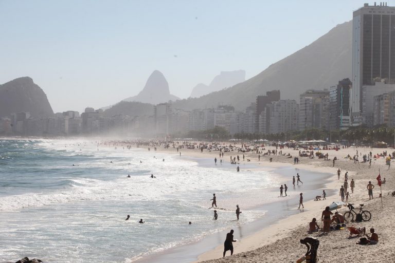 Programa Sena Limpa conclui as obras na Praia do Leme.
