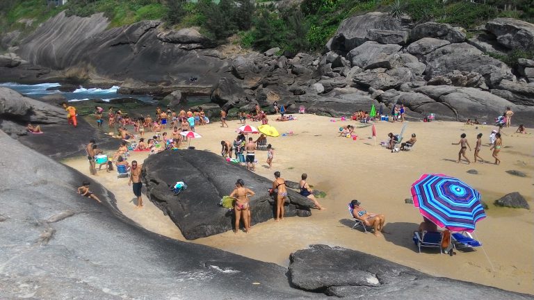 Piscina de Itacoatiara praticamente desaparece