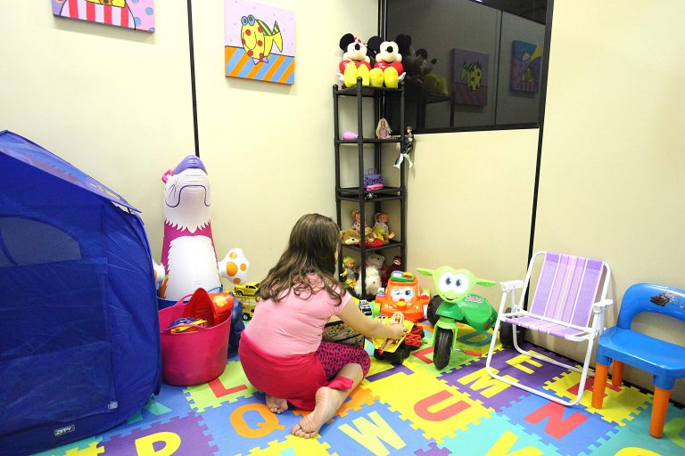 Delegacia da Criança e Adolescente Vítima inaugura brinquedoteca
