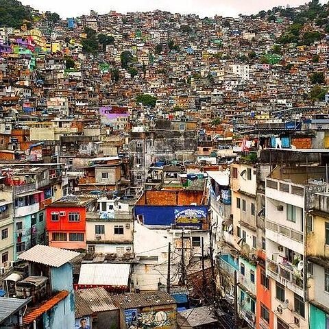 Mais de 16 milhões de pessoas vivem em favelas no Brasil, mostra Censo