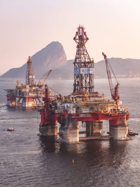 plataformas-de-petroleo-fundeadas-no-porto-do-rio-imagens-Nobrudrone-4