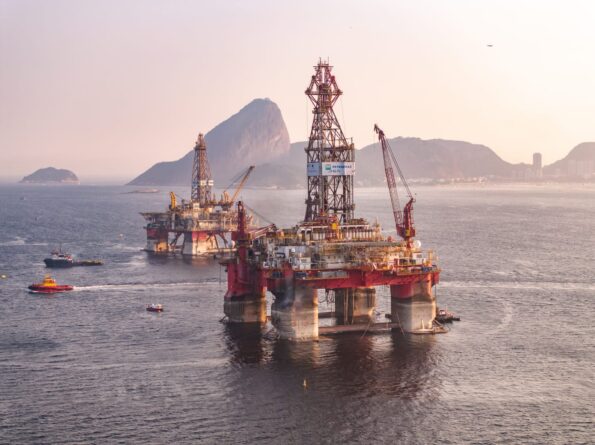 plataformas-de-petroleo-fundeadas-no-porto-do-rio-imagens-Nobrudrone-4