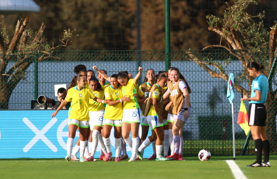 Jogadoras da seleção brasileira na vitória por 6 a 2 sobre o Canadá na Copa do Mundo Feminina Sub-17, no Marrocos