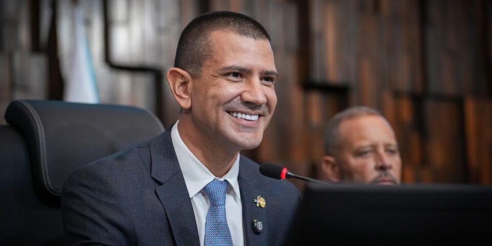 Deputado Douglas Ruas (PL), presidente da Alerj e governador eleito do Rio, no plenário da Assembleia Legislativa