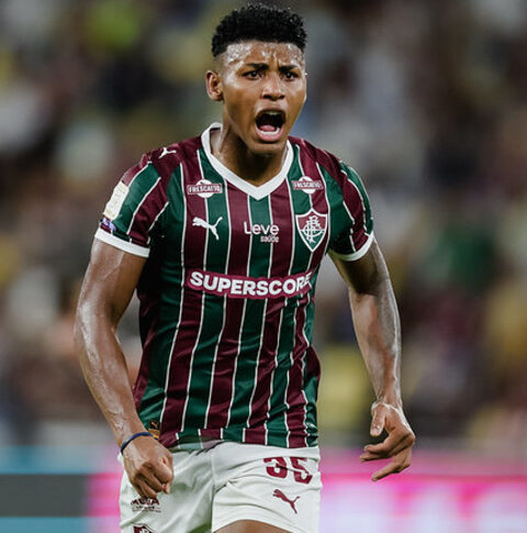 Jogadores do Fluminense em campo no Maracanã durante a vitória por 2 a 1 sobre o Internacional, pelo Brasileirão