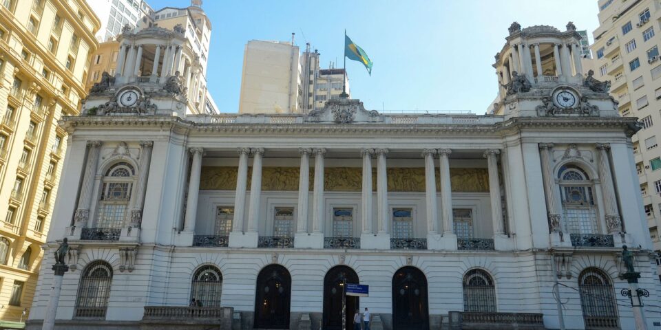 Fachada do Palácio Pedro Ernesto, sede da Câmara Municipal do Rio de Janeiro, na Cinelândia