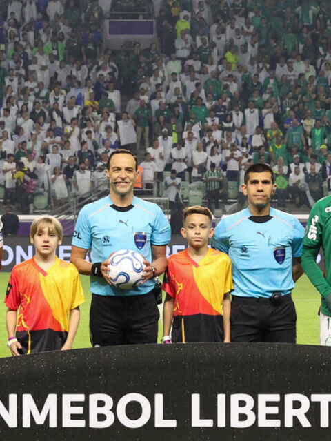 Gustavo Gómez em lance de Palmeiras x Fluminense, no Nubank Parque